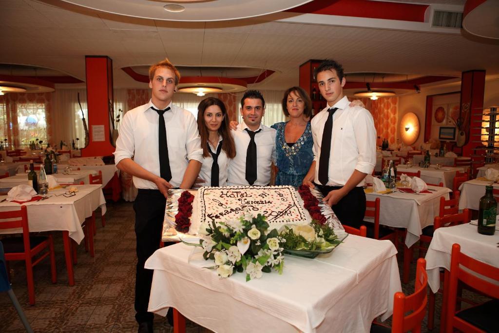 Hotel Venezia E La Villetta Lido di Jesolo Bagian luar foto