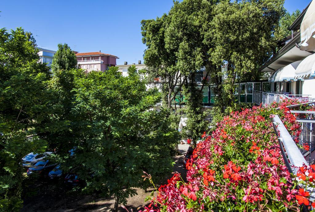 Hotel Venezia E La Villetta Lido di Jesolo Bagian luar foto