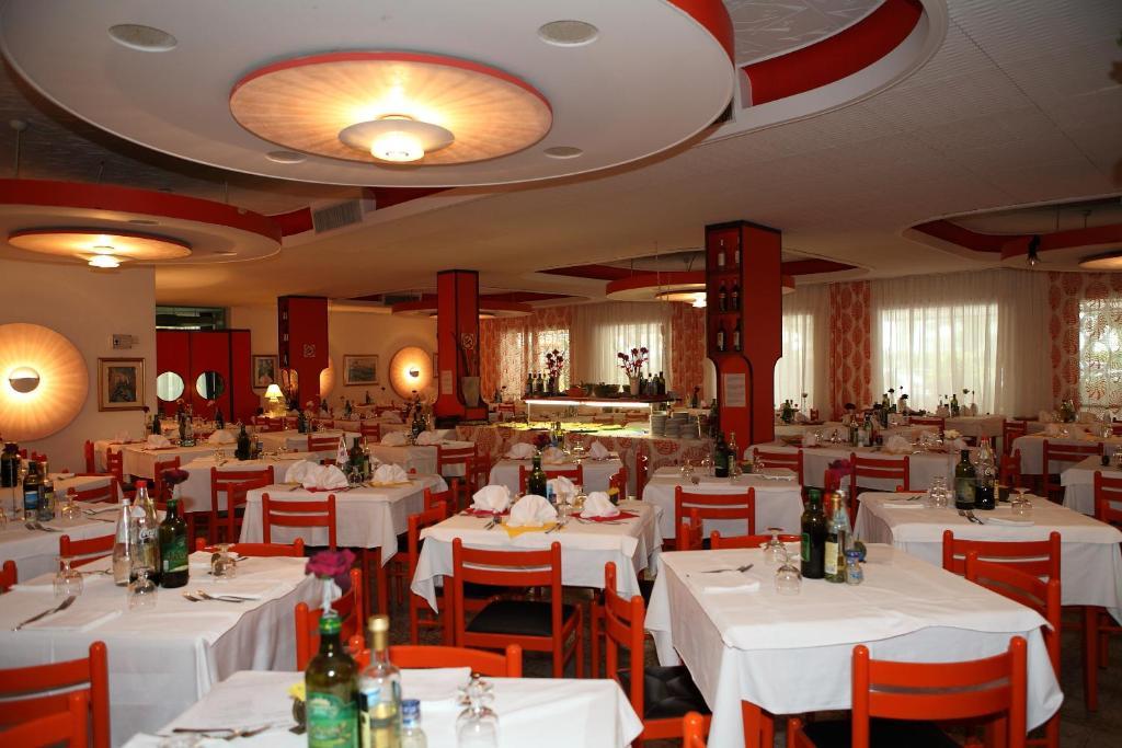 Hotel Venezia E La Villetta Lido di Jesolo Bagian luar foto