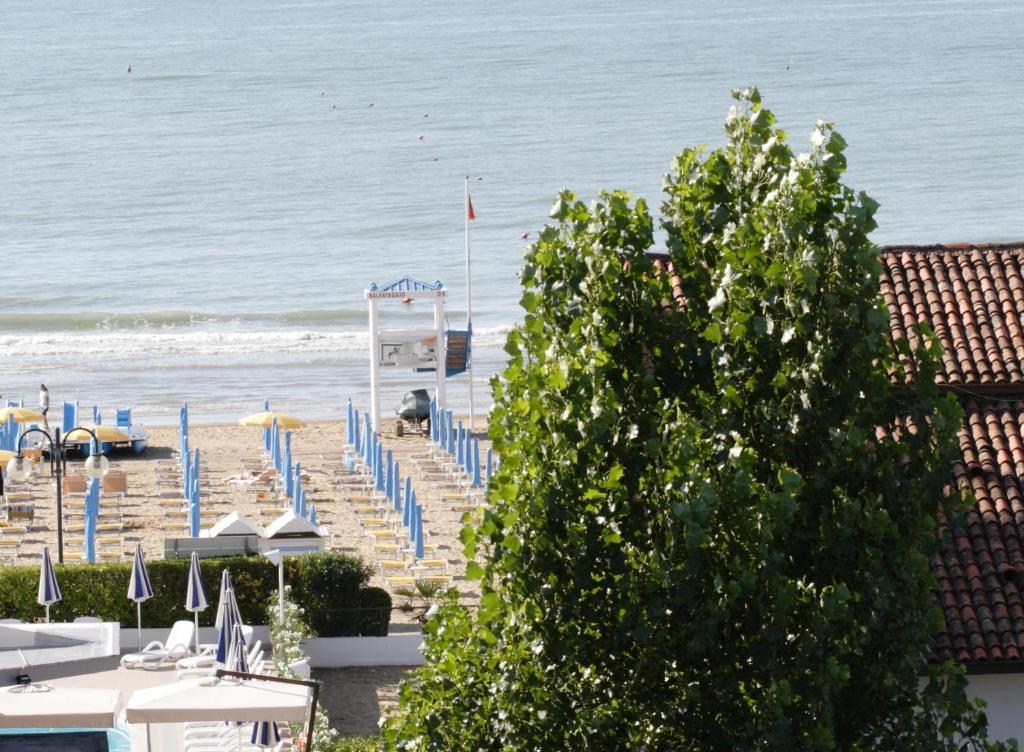 Hotel Venezia E La Villetta Lido di Jesolo Bagian luar foto