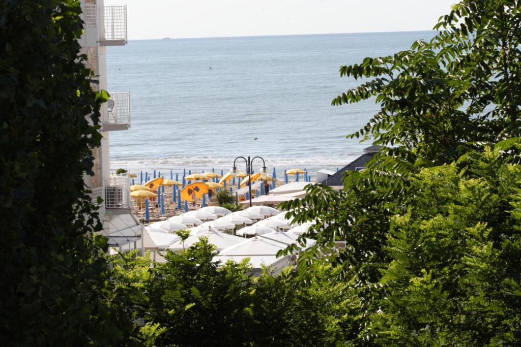 Hotel Venezia E La Villetta Lido di Jesolo Bagian luar foto