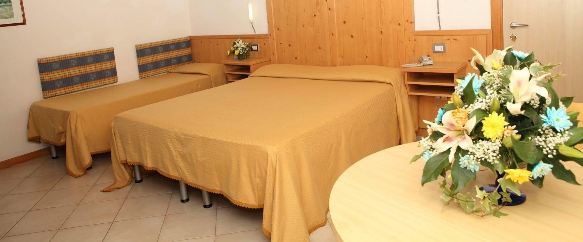 Hotel Venezia E La Villetta Lido di Jesolo Bagian luar foto