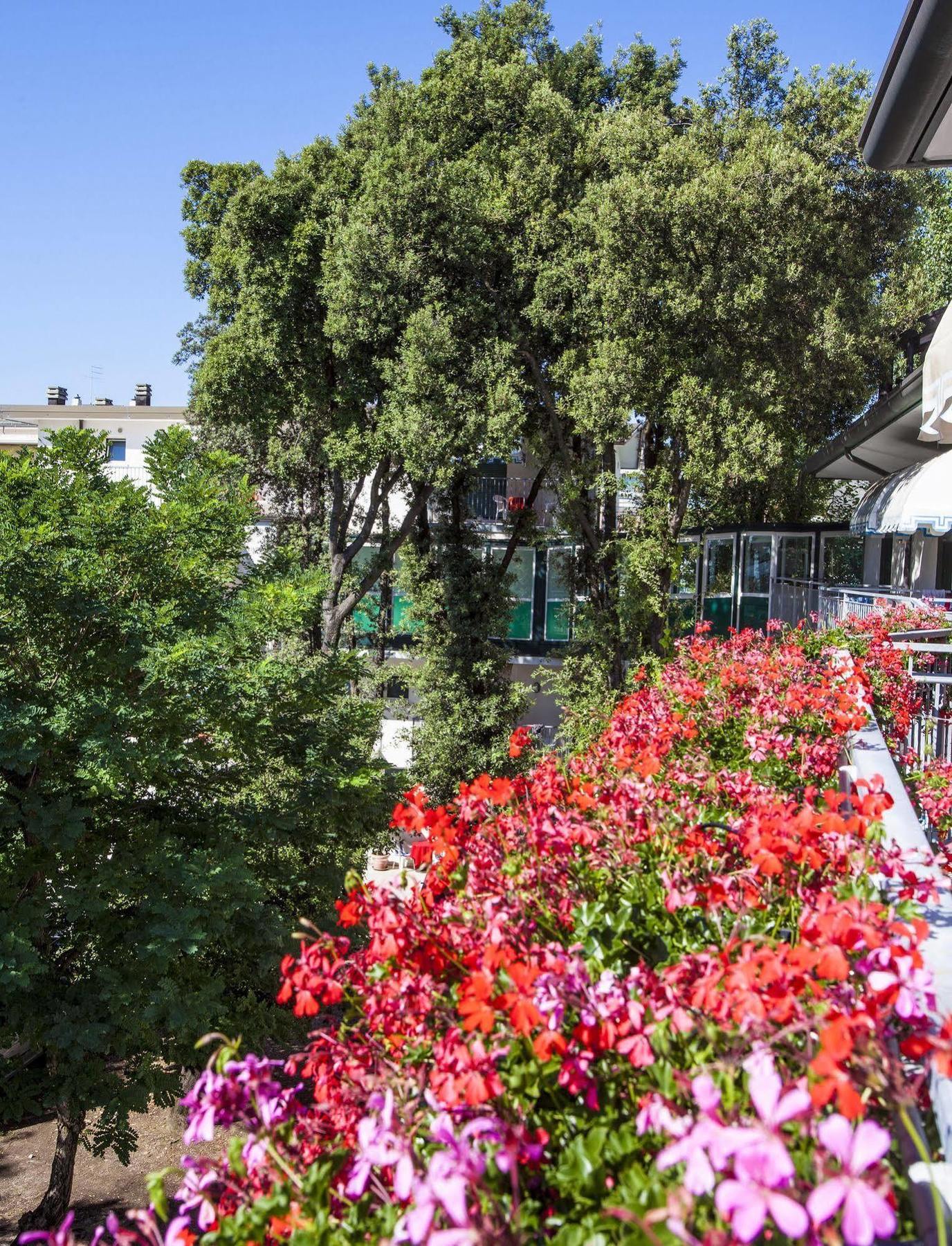Hotel Venezia E La Villetta Lido di Jesolo Bagian luar foto