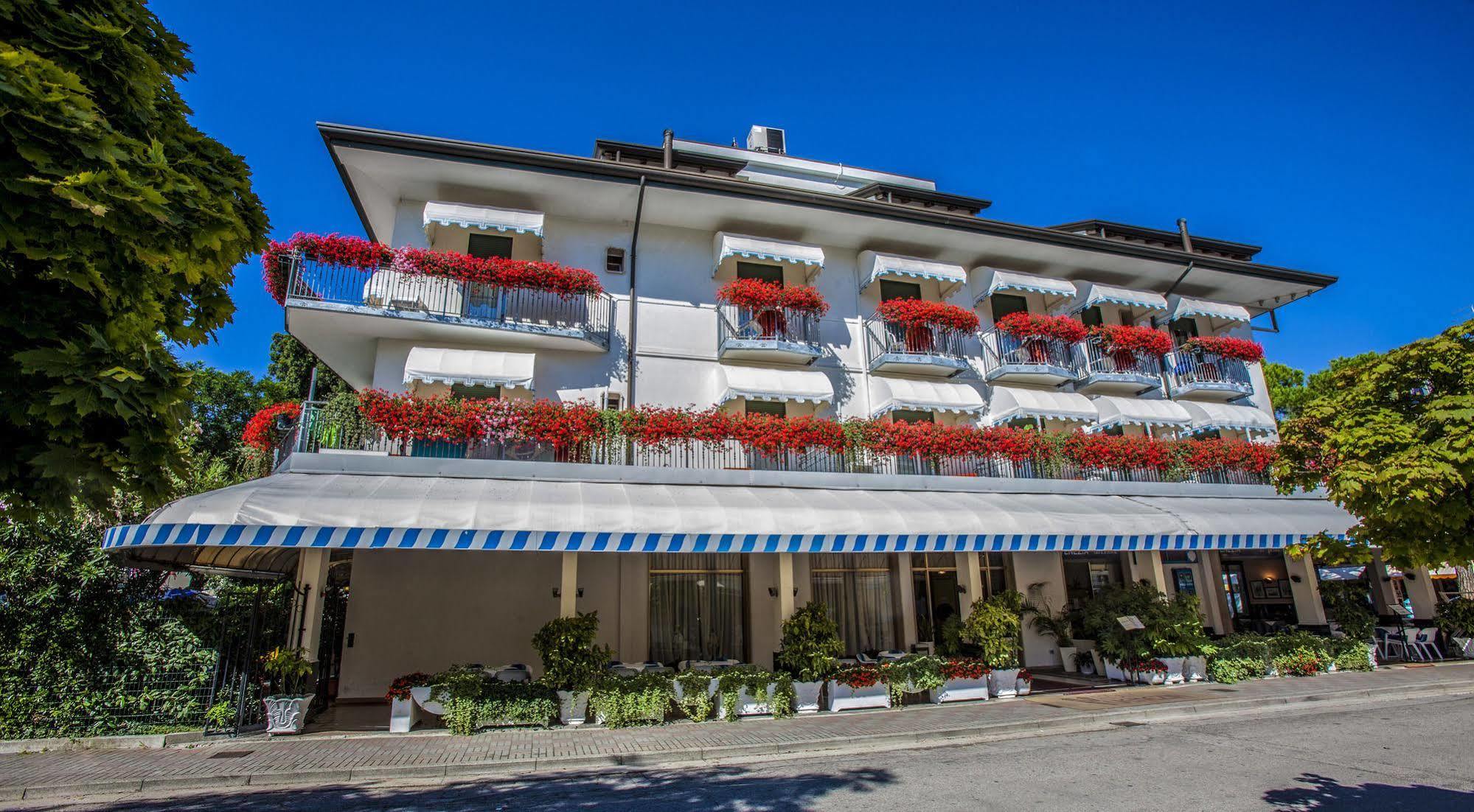 Hotel Venezia E La Villetta Lido di Jesolo Bagian luar foto