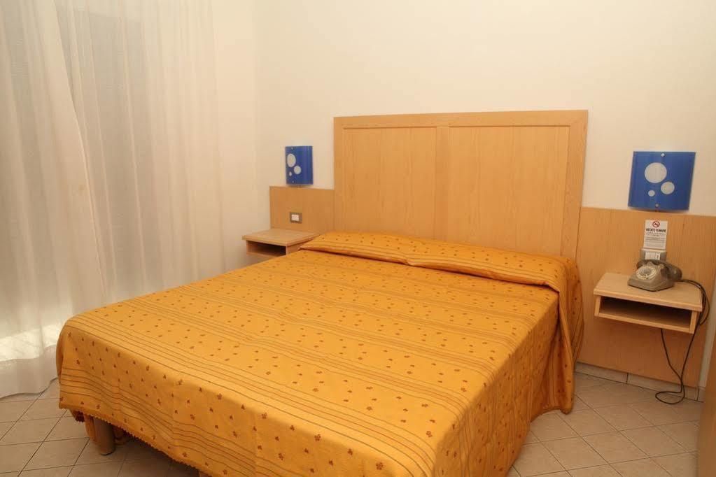 Hotel Venezia E La Villetta Lido di Jesolo Bagian luar foto