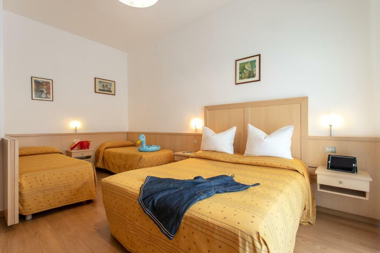 Hotel Venezia E La Villetta Lido di Jesolo Bagian luar foto