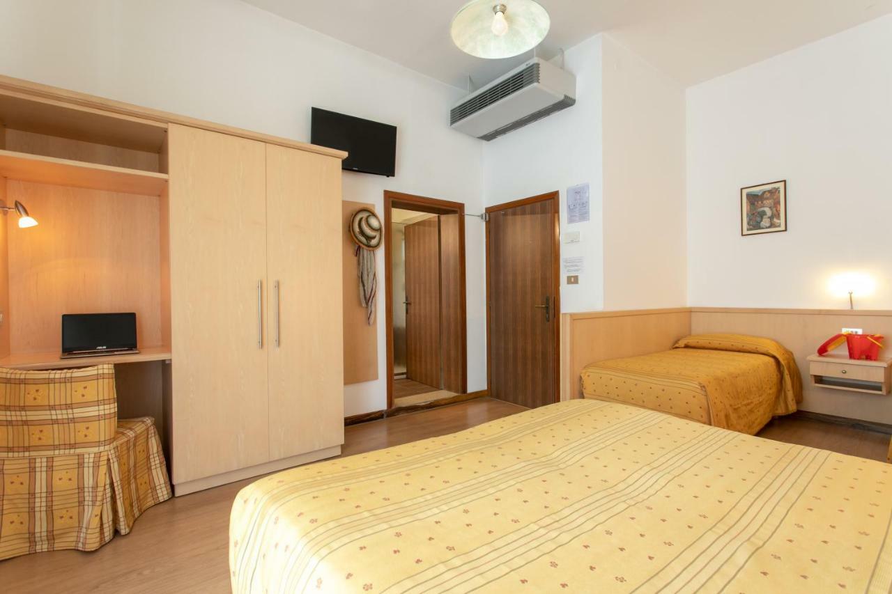 Hotel Venezia E La Villetta Lido di Jesolo Bagian luar foto
