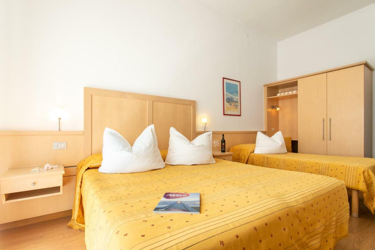 Hotel Venezia E La Villetta Lido di Jesolo Bagian luar foto
