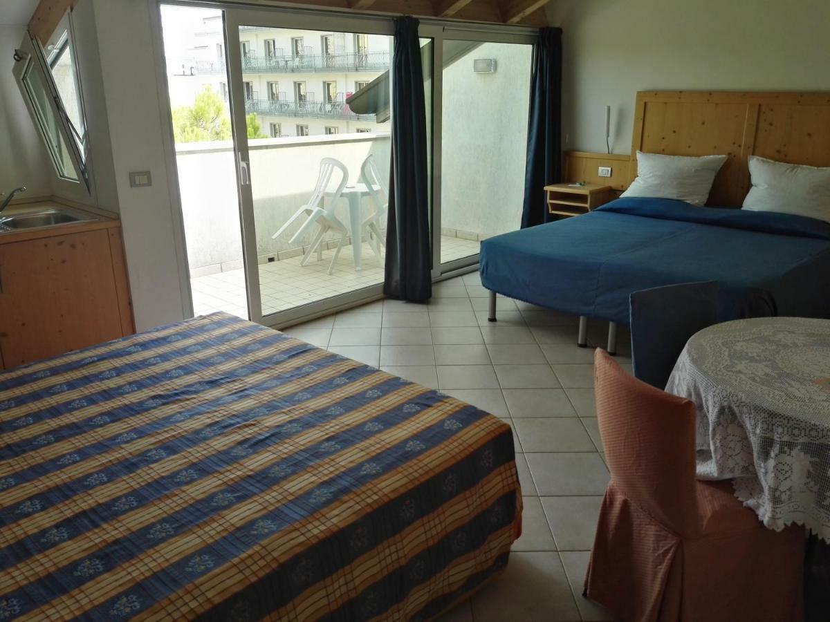 Hotel Venezia E La Villetta Lido di Jesolo Bagian luar foto